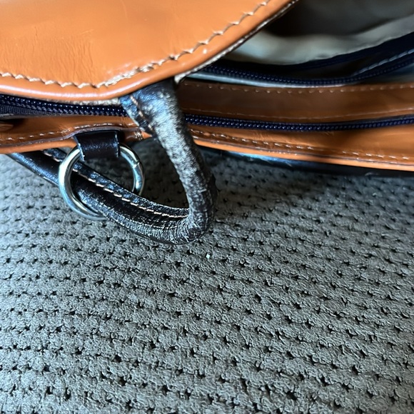 Florence Made in Italy Cloe Leather Shoulder Bag Backpack Toffee Brown - Picture 3 of 3